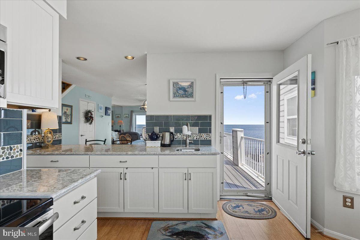 8337 Bay Crest Court photo 15