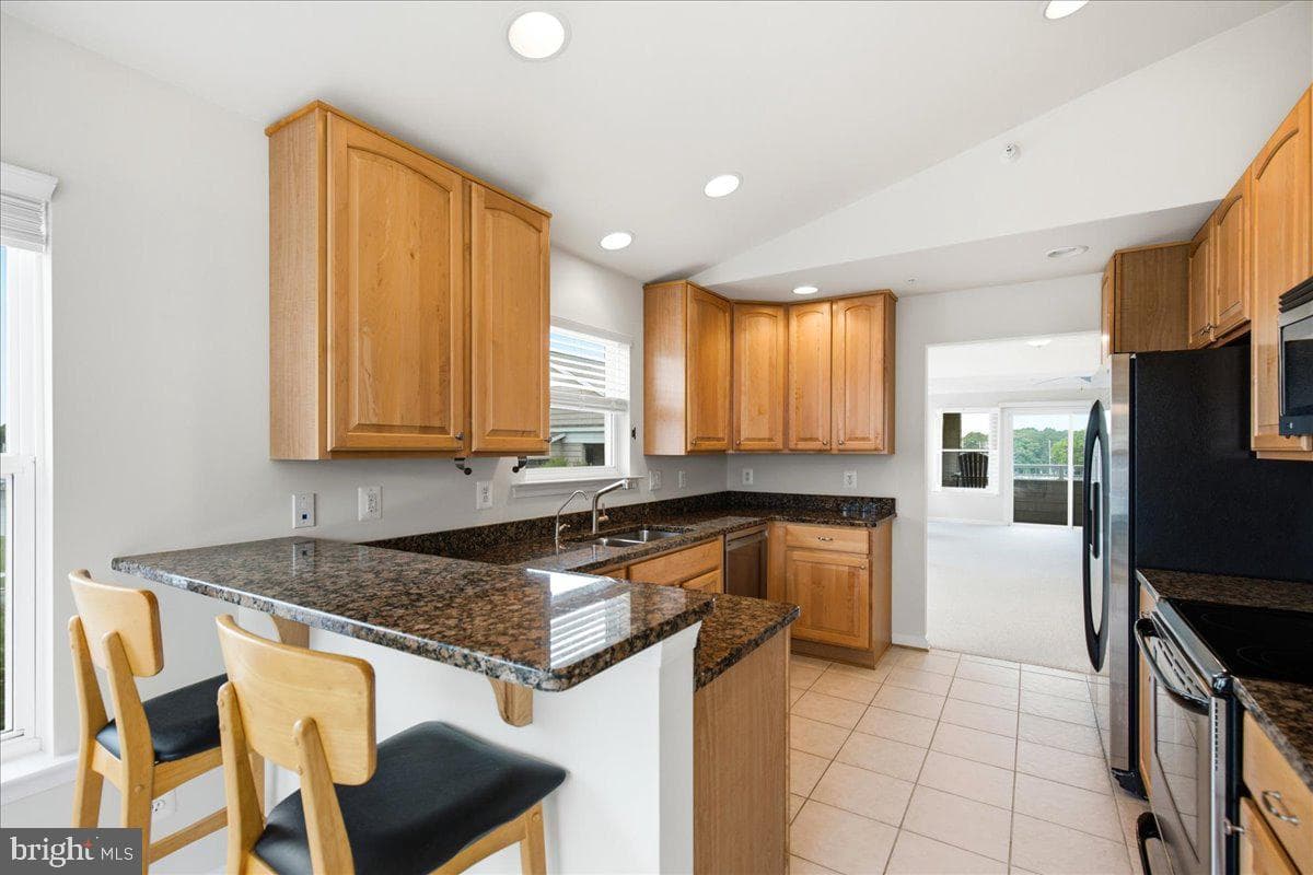 534 Oyster Bay Place #401 photo 2