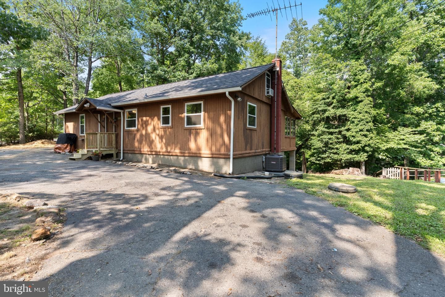 1026 Golden West Way, Lusby