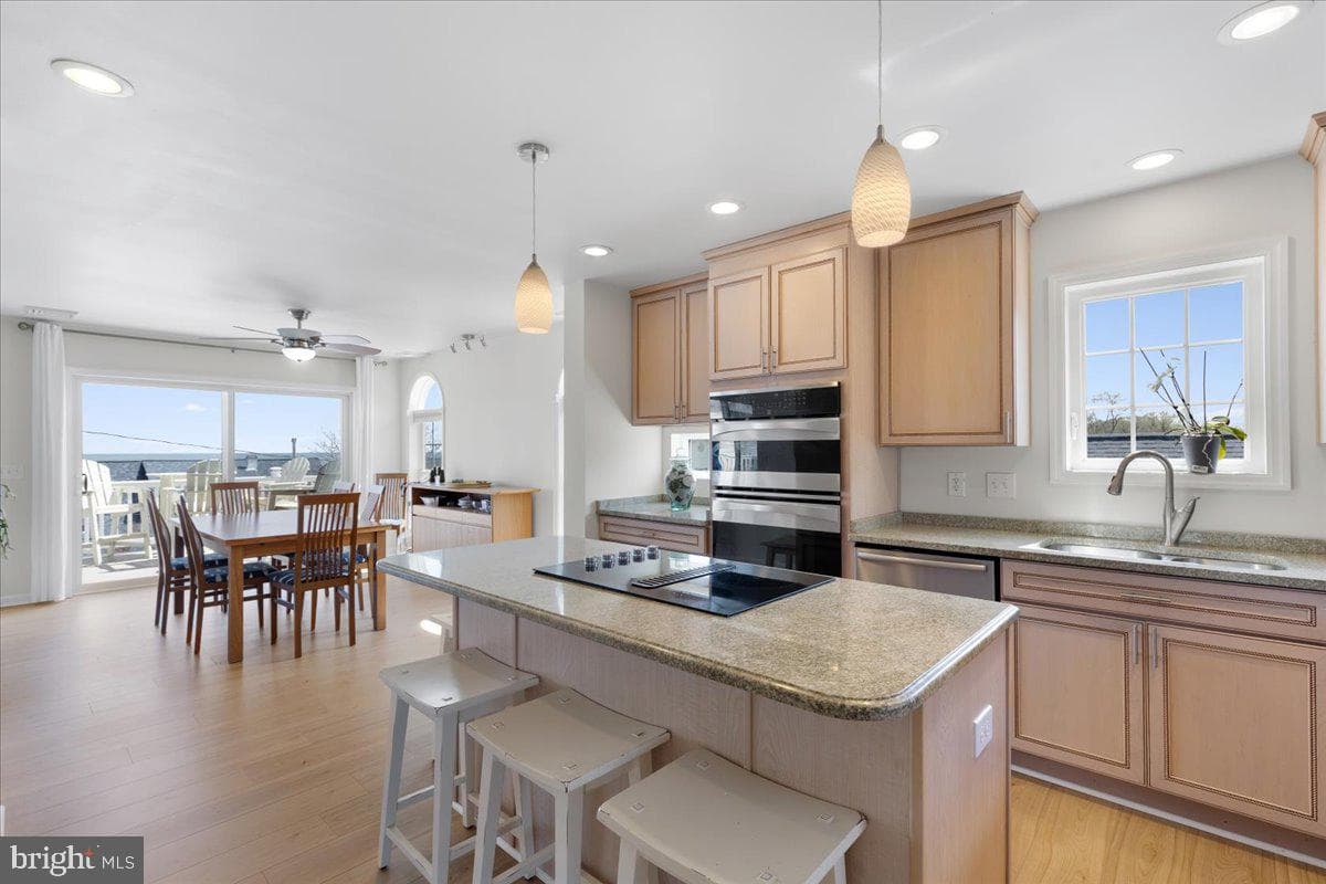 2818 Beach Drive photo 6