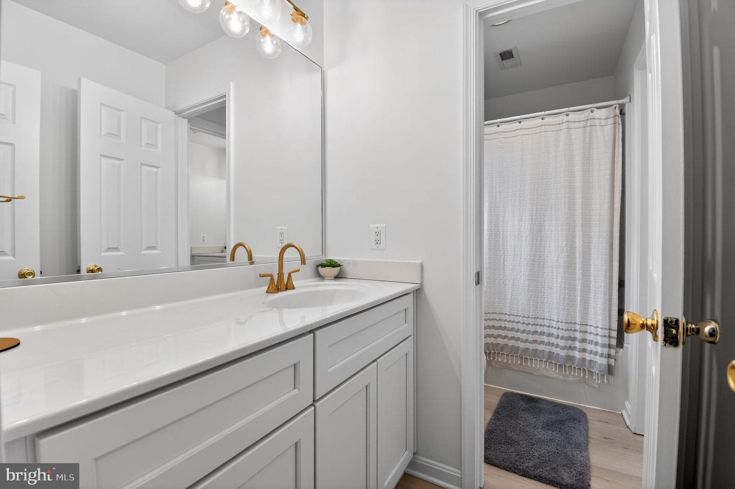 90 Oxford Way photo 26
