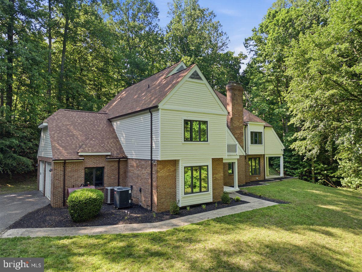 4200 Henry Court photo 3