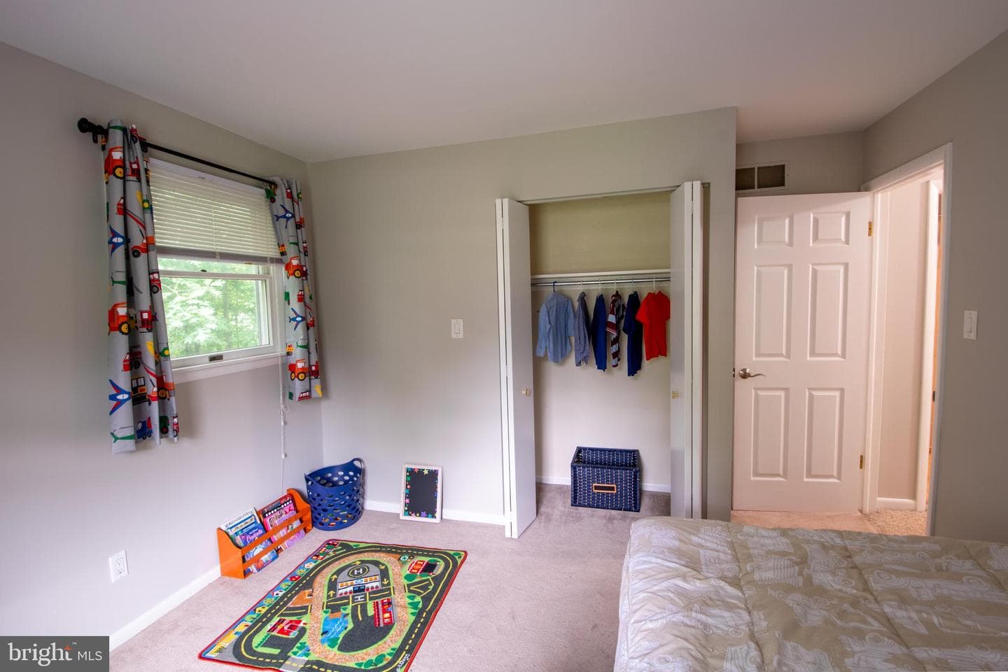 9 Colonial Circle photo 11