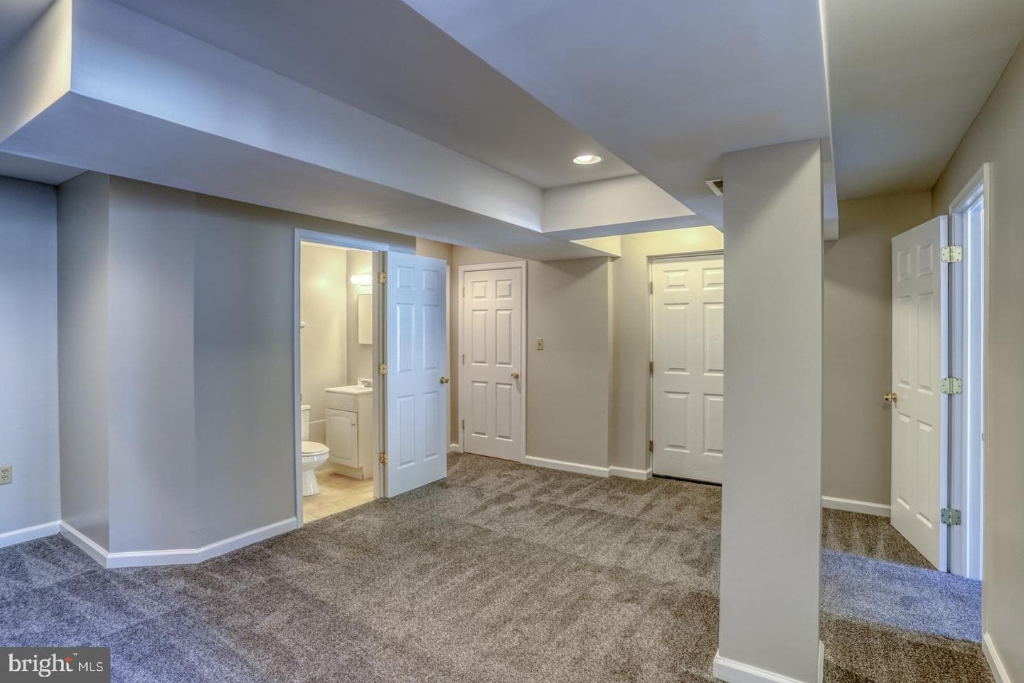 105 Continental Drive photo 19