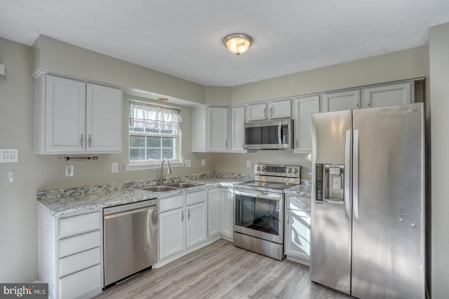 105 Continental Drive photo 6