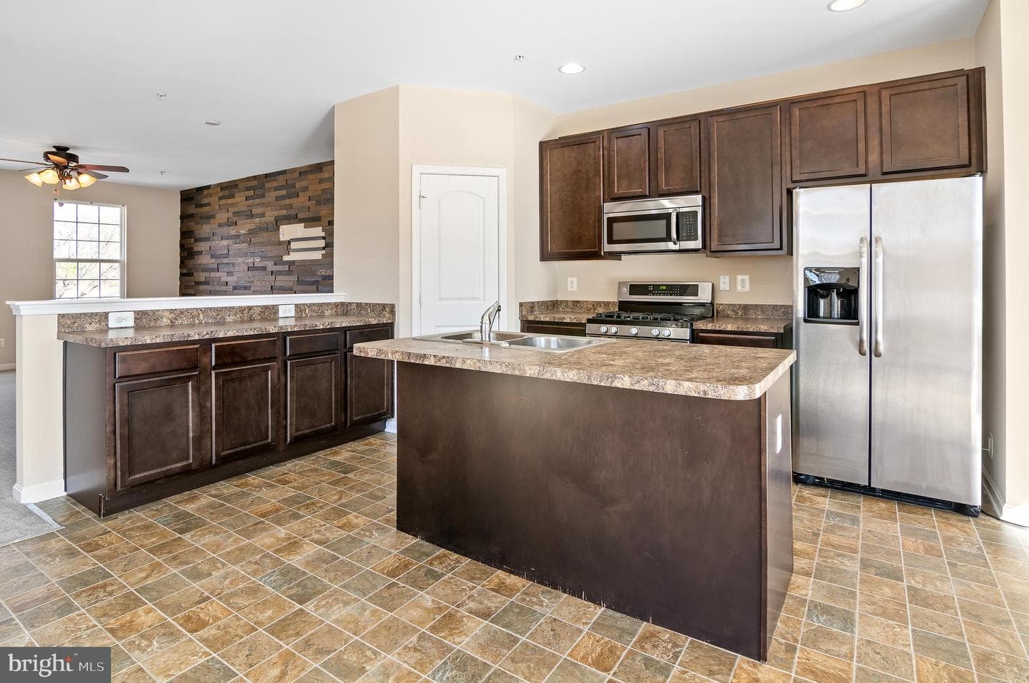 460 Claiborne Road photo 10