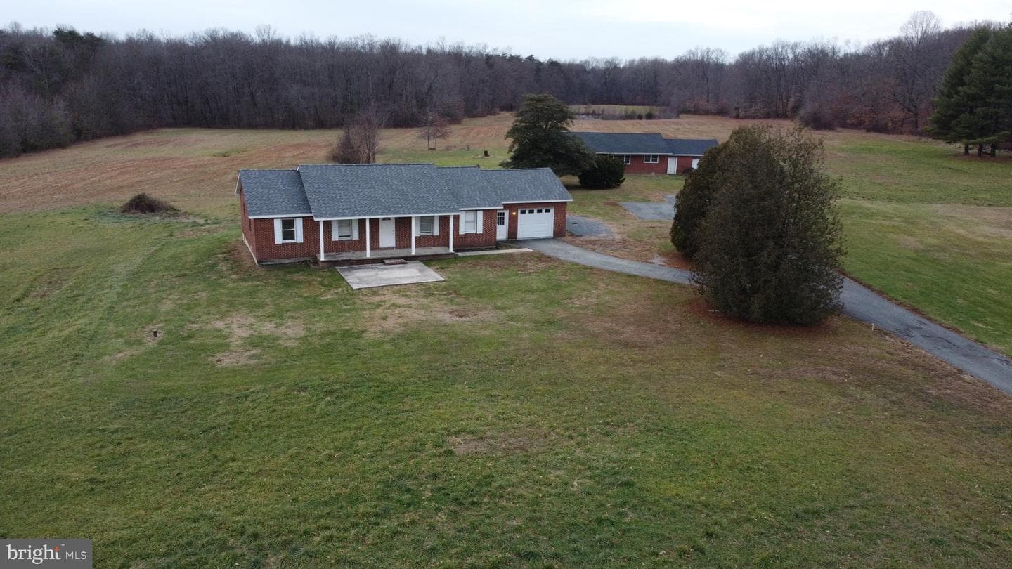 77 Mimosa Lane photo 2