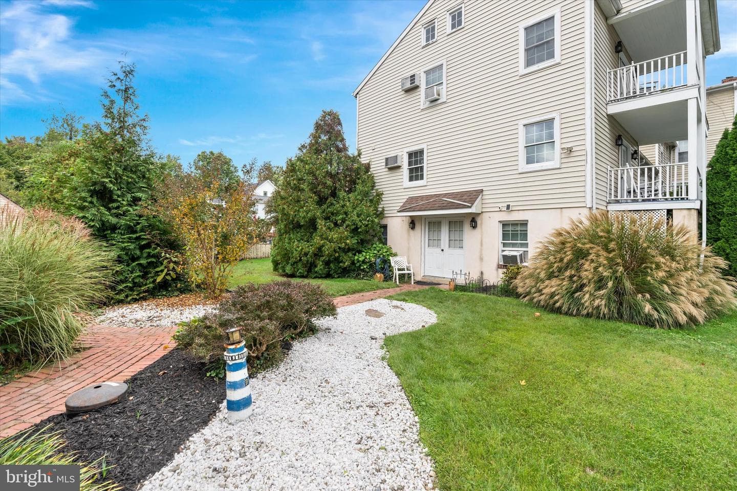 300 Bohemia Avenue photo 11