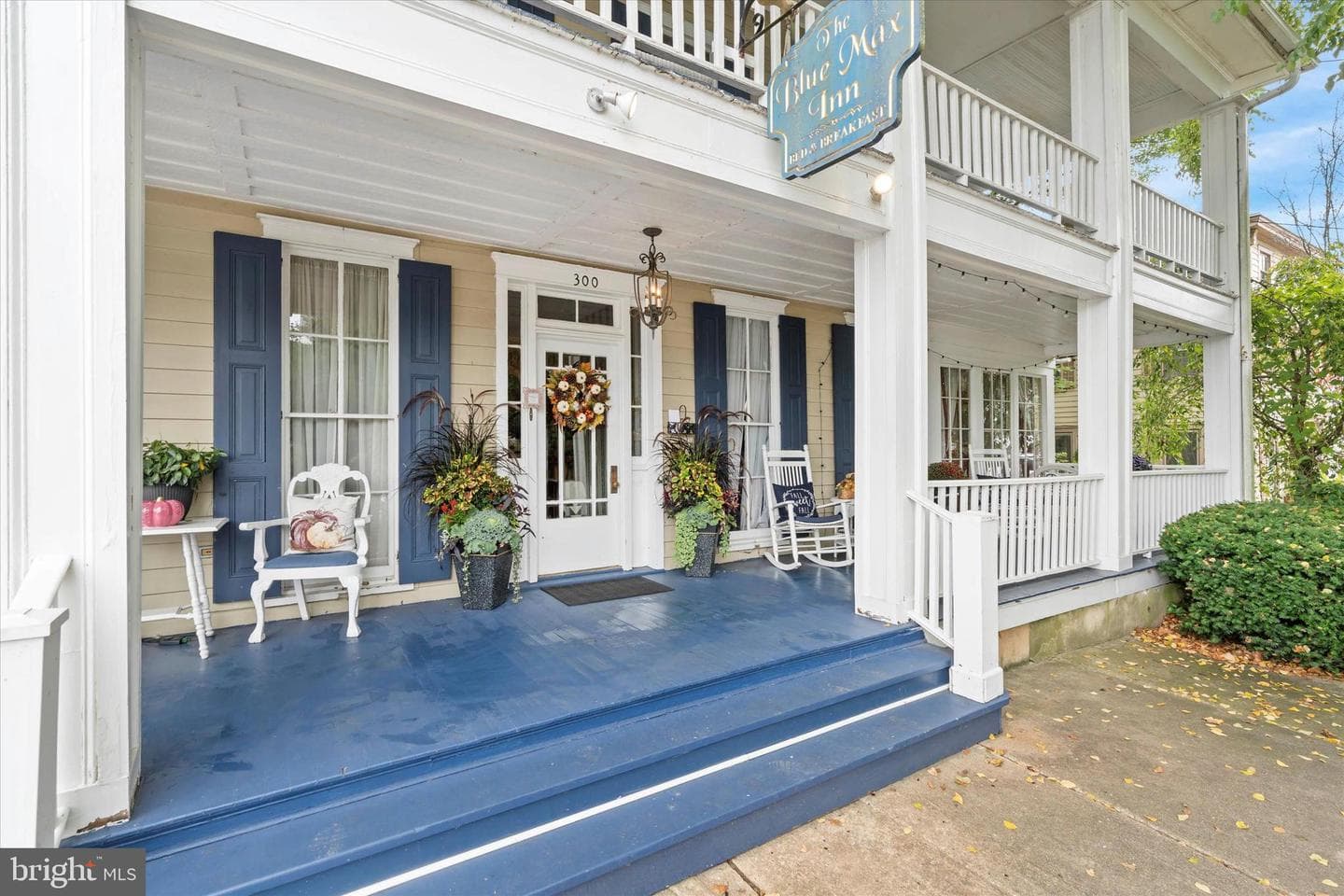 300 Bohemia Avenue photo 2
