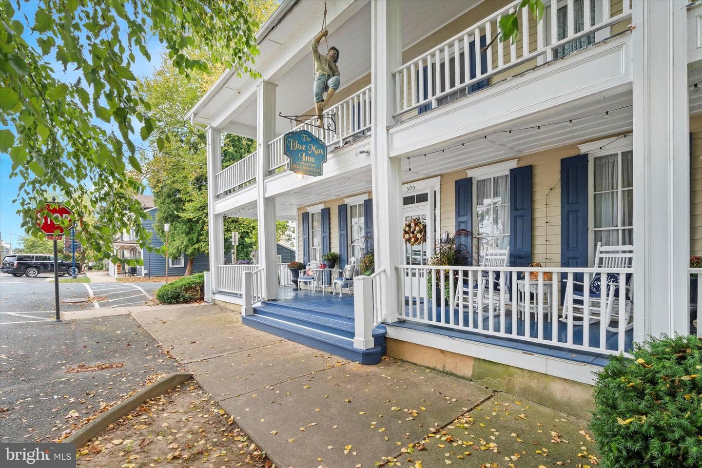 300 Bohemia Avenue photo 3