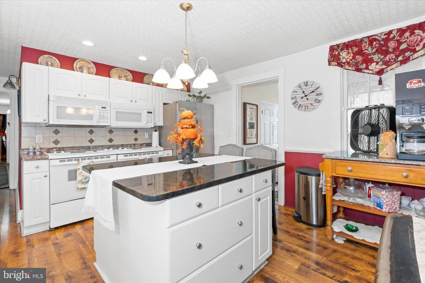 300 Bohemia Avenue photo 49