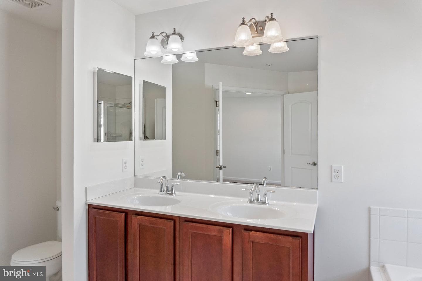 118 Augustine Road photo 23