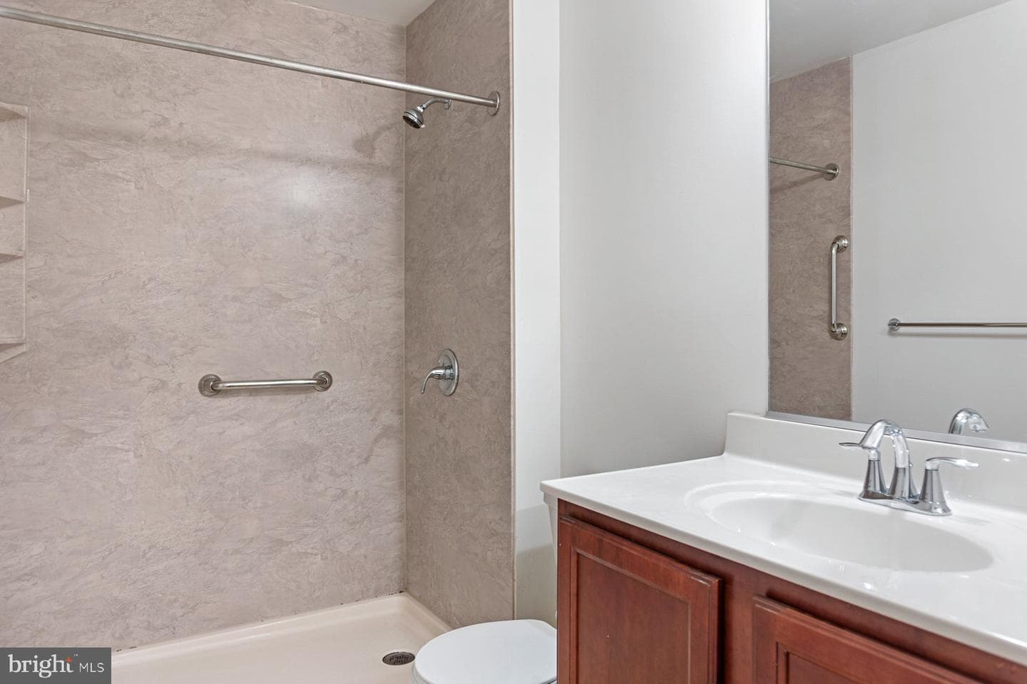 118 Augustine Road photo 32