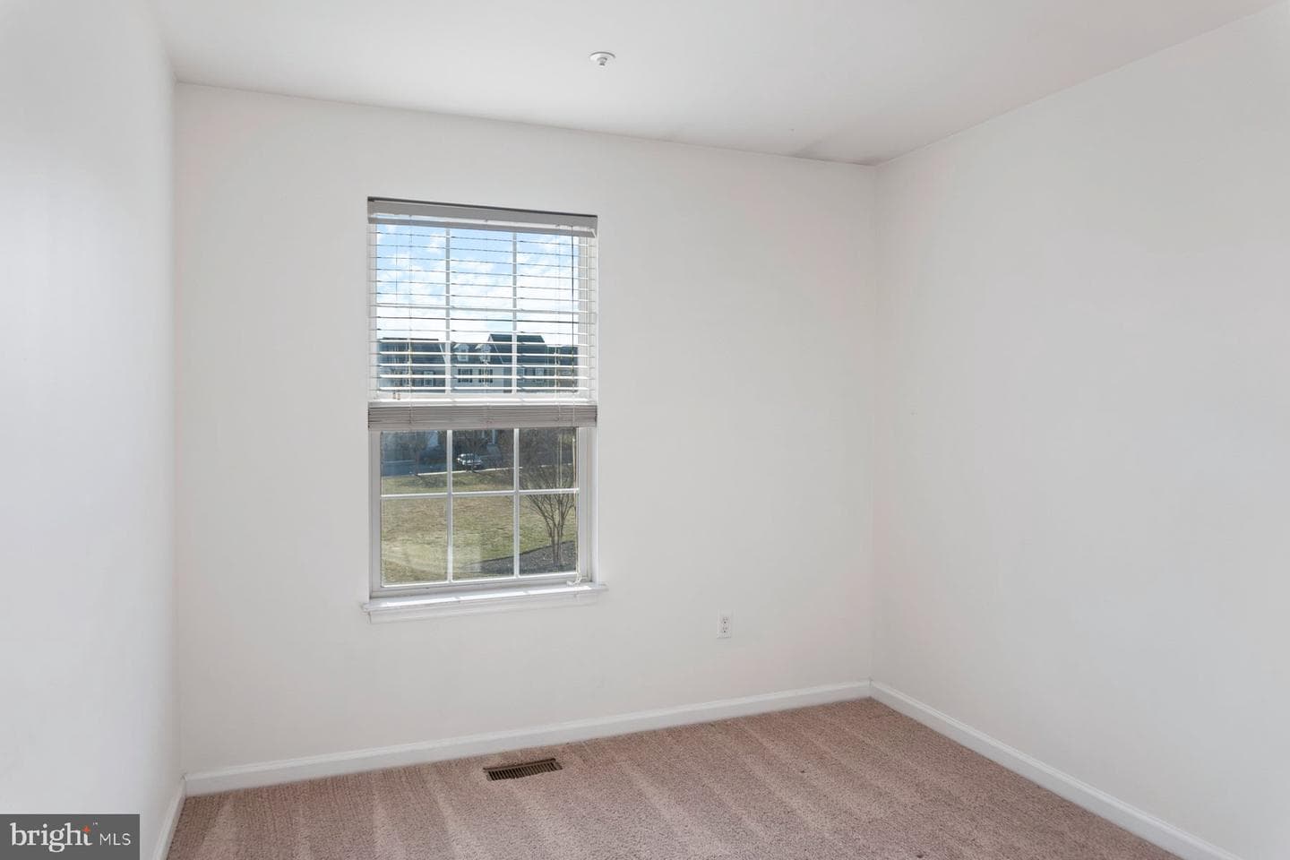 118 Augustine Road photo 34