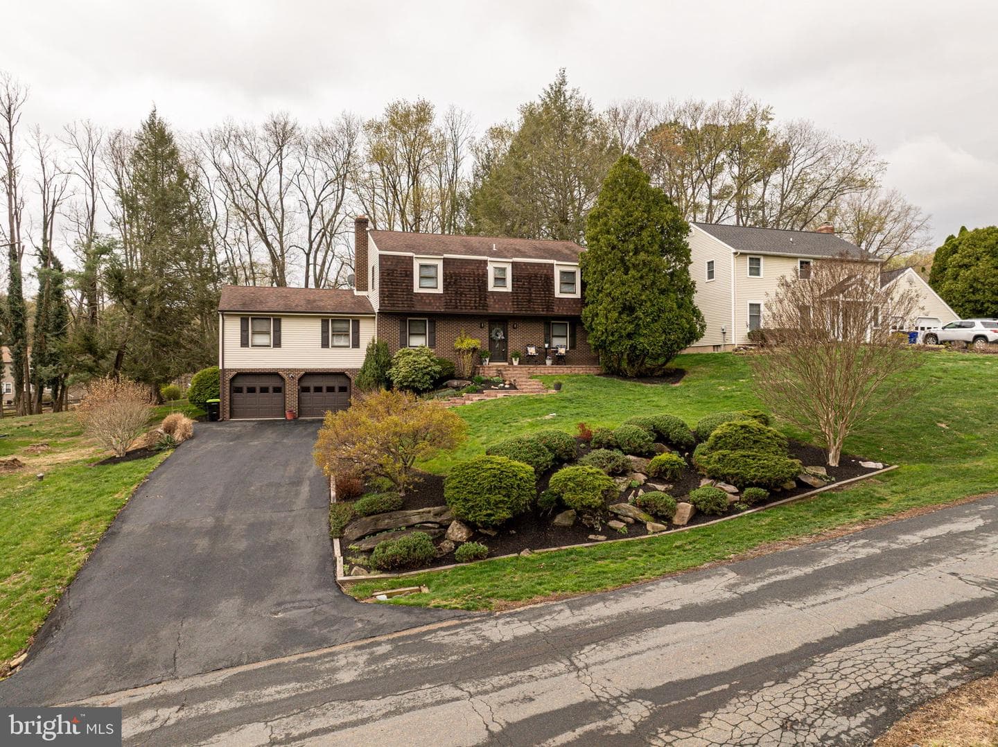 211 Ashley Drive photo 42