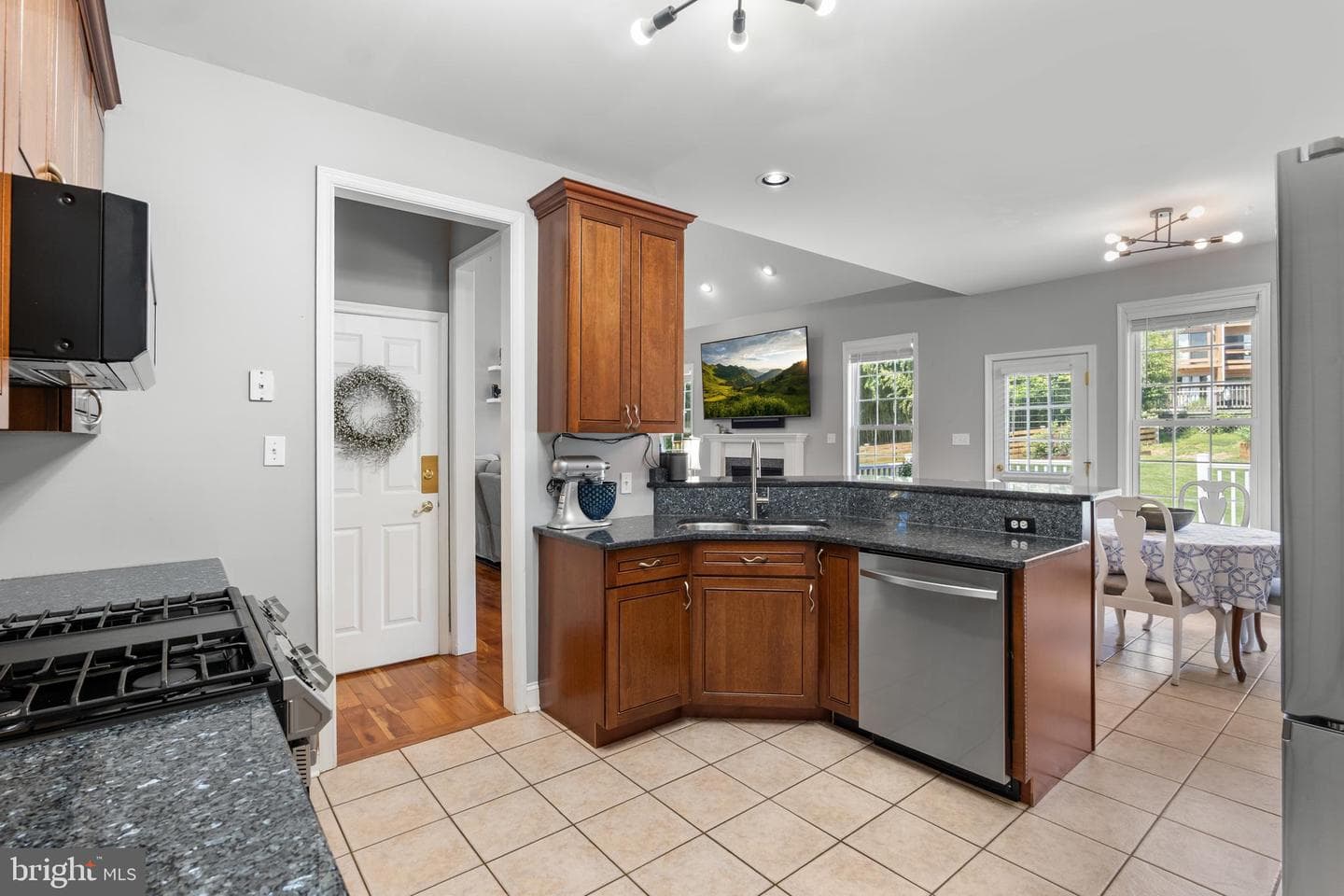 145 Rolling Avenue photo 23