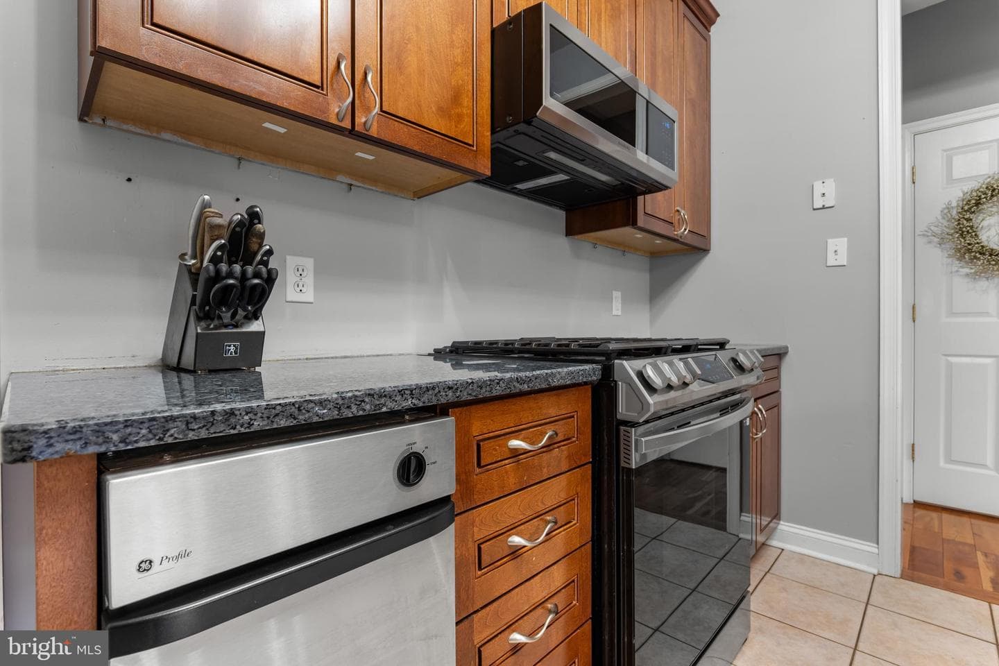 145 Rolling Avenue photo 27