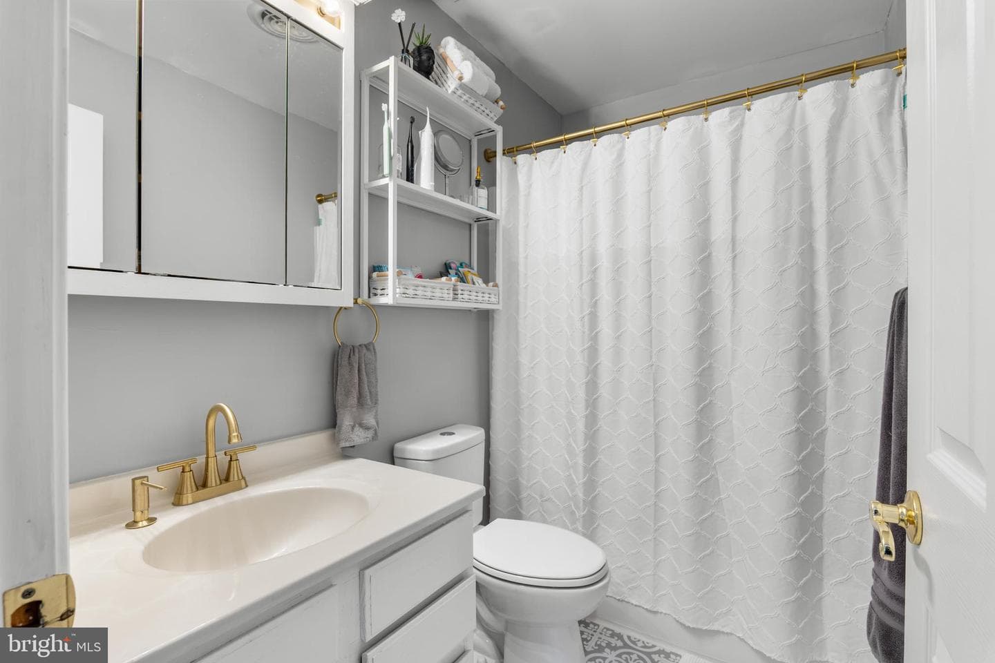 145 Rolling Avenue photo 37