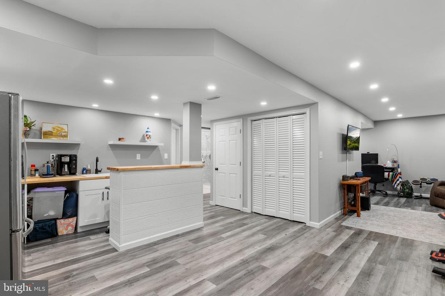 145 Rolling Avenue photo 42