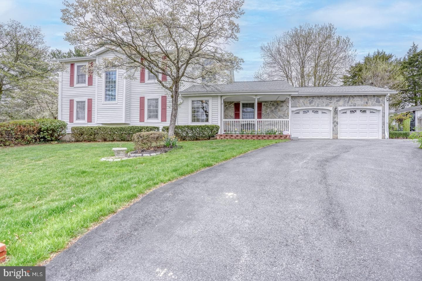 111 Dennis Drive photo 1