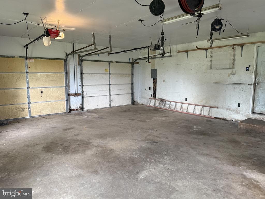 2398 Telegraph Road photo 15