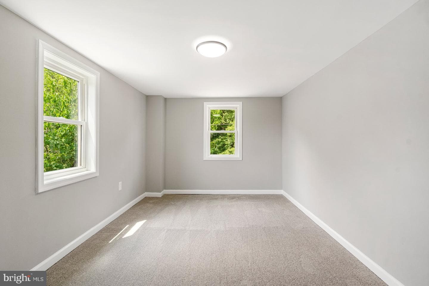 906 N Bridge Street photo 40
