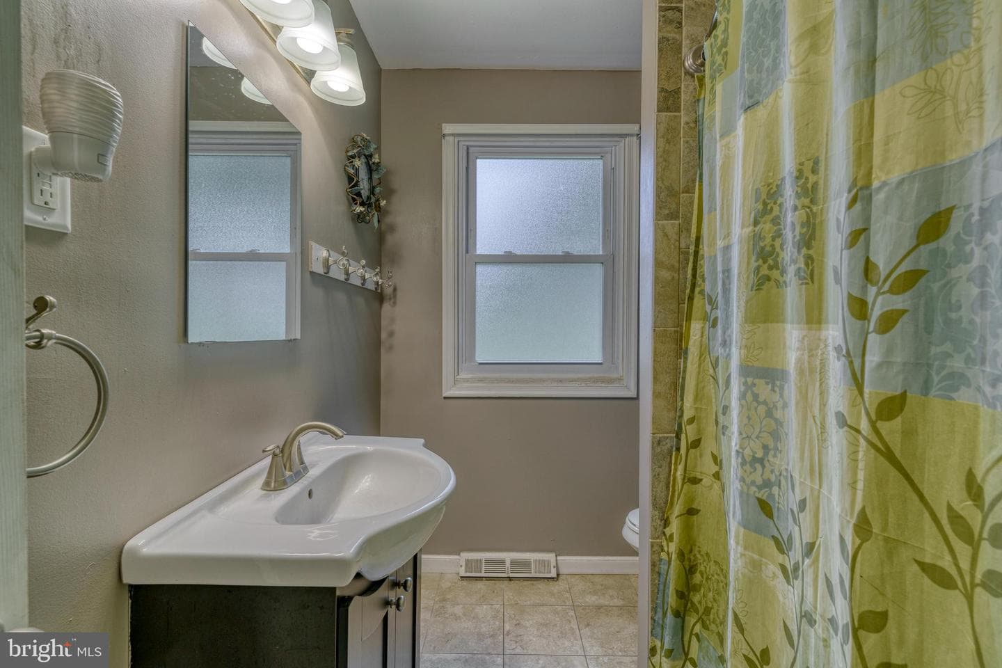 141 Kennedy Boulevard photo 21