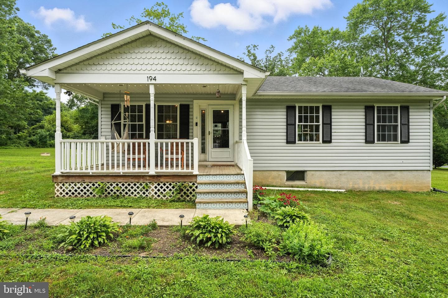 194 Hilltop Road photo 1