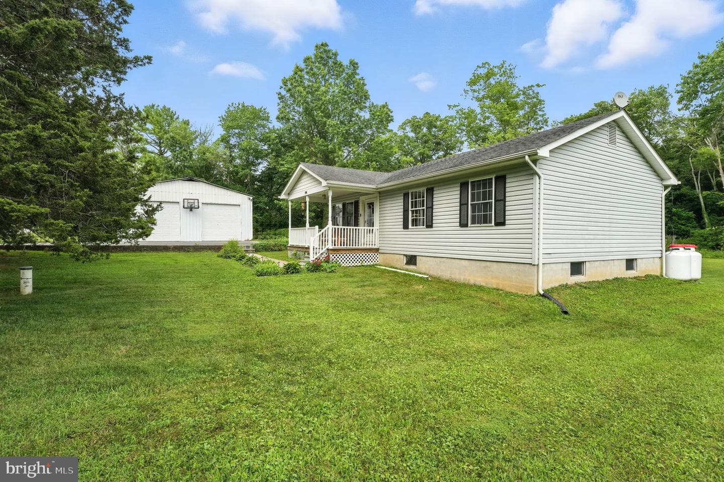 194 Hilltop Road photo 2