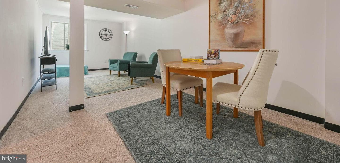 8 Marsh Lane photo 22