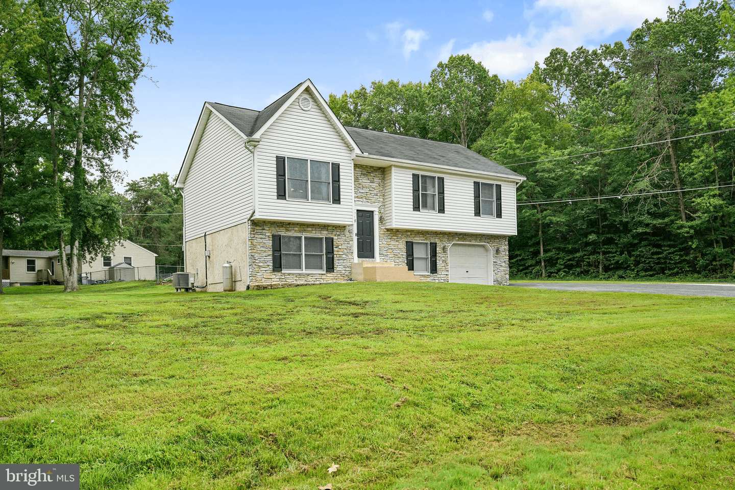 8 Woodside Drive photo 1