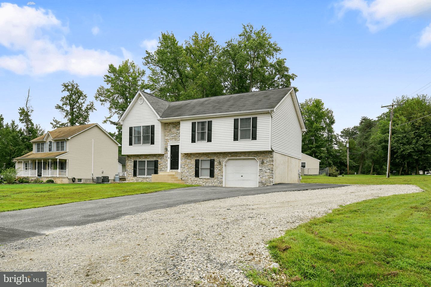 8 Woodside Drive photo 3