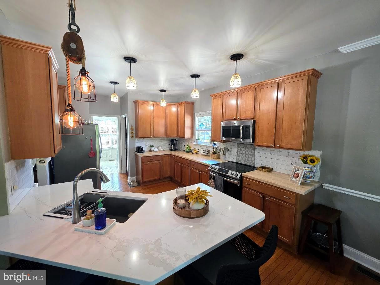 8 Elk Lane photo 4