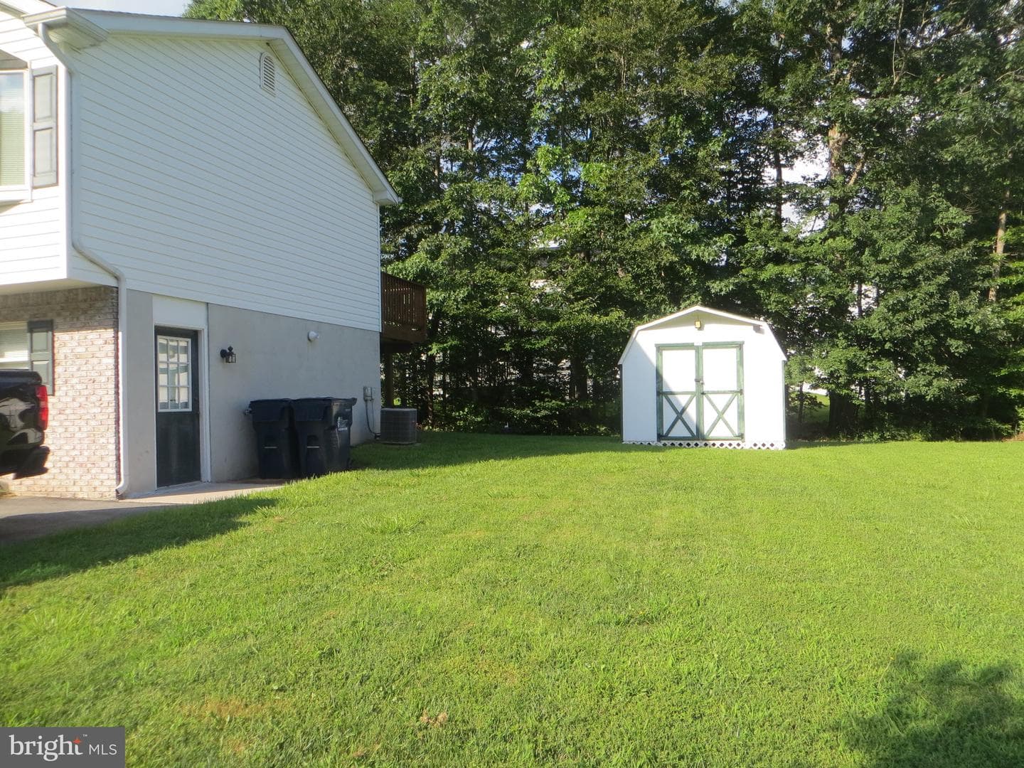 35 Catalpa Drive photo 3