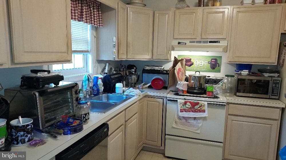 114 Creswell Avenue photo 22