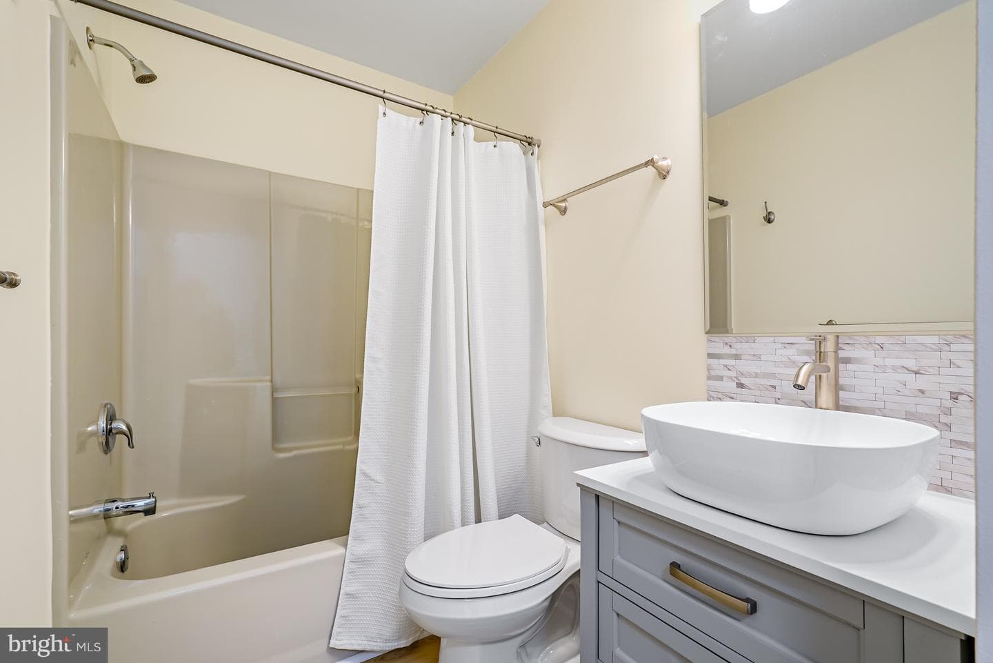 520 Saint Charles Street photo 13