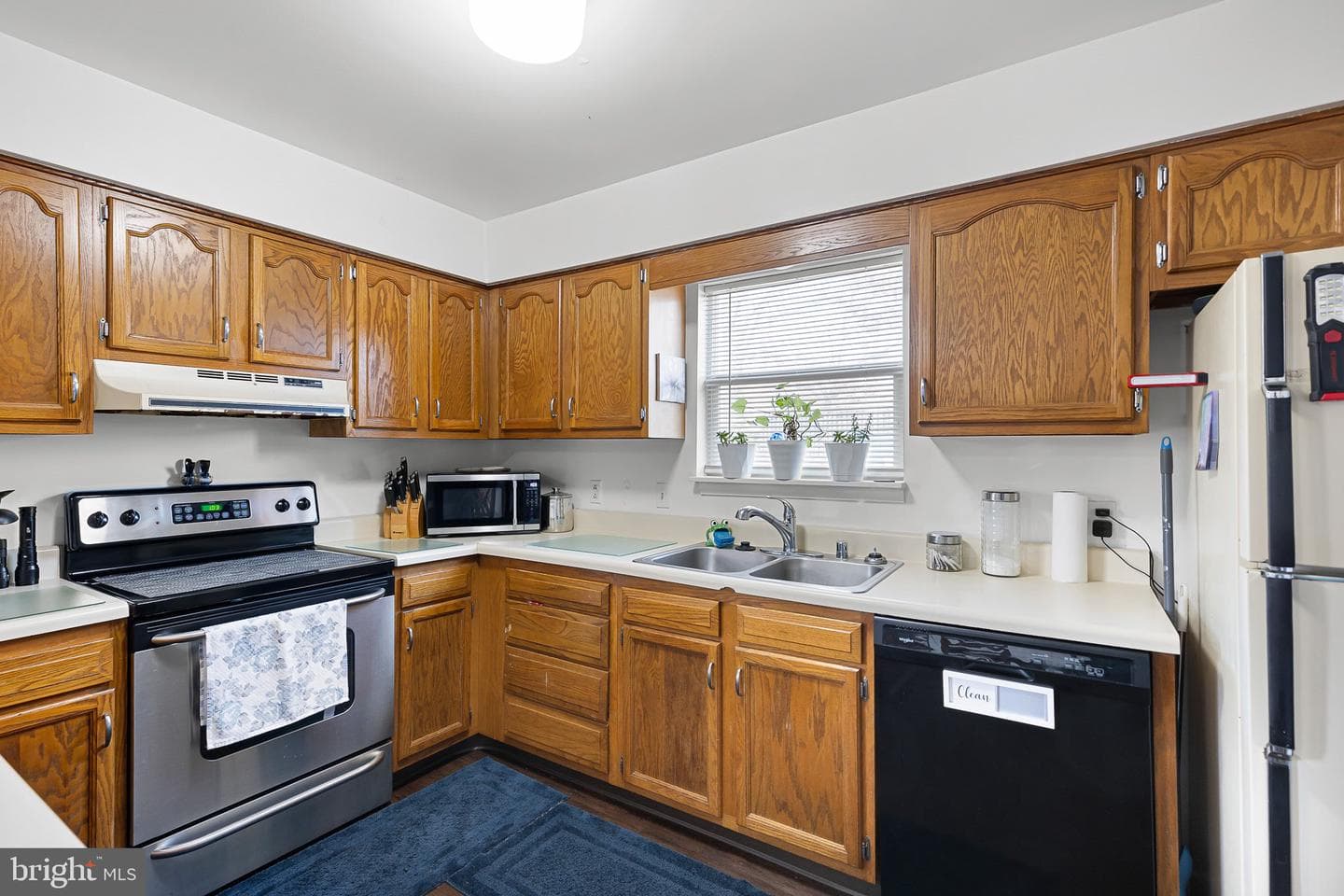 156 E Village Road photo 6