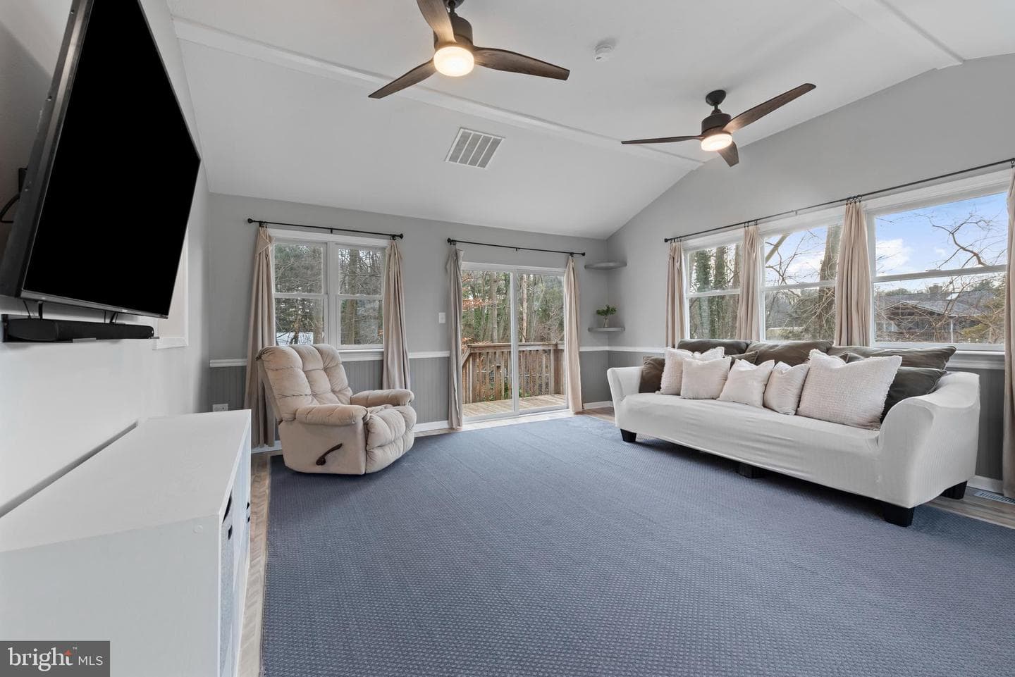 64 East Drive photo 4