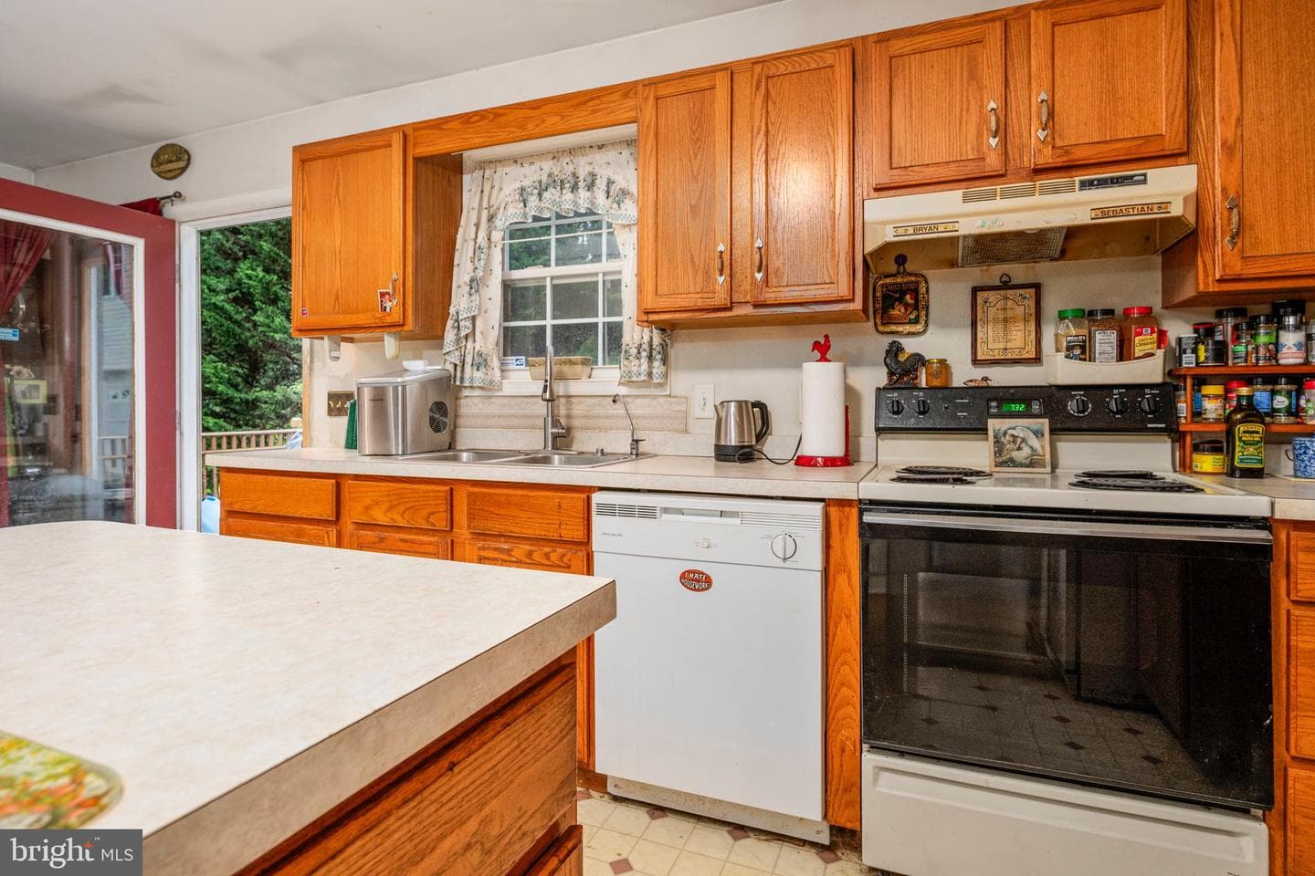 341 Goosemar Road photo 10