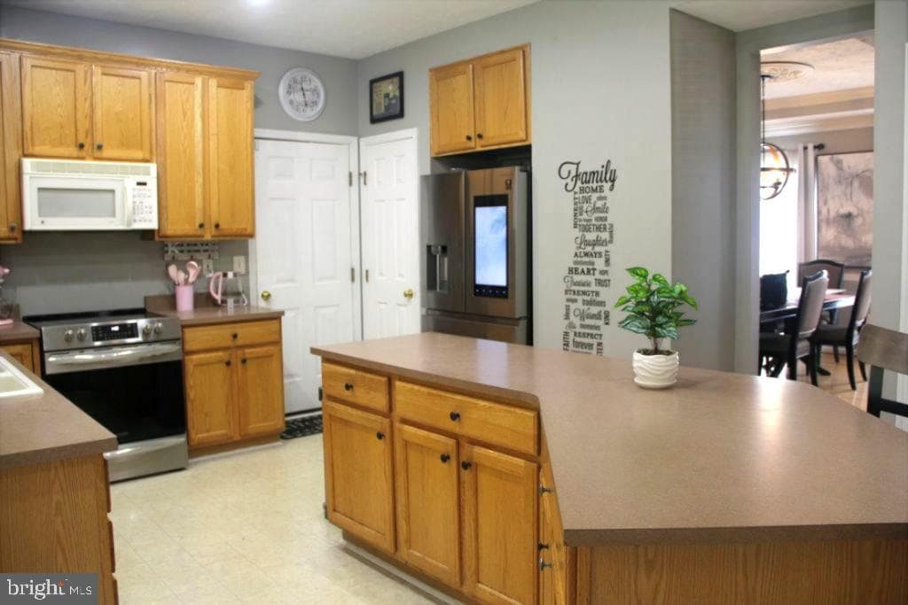 77 Ironoak Court photo 19