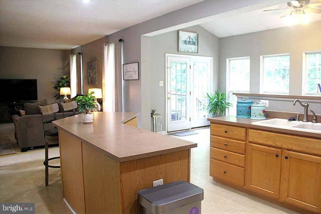 77 Ironoak Court photo 20