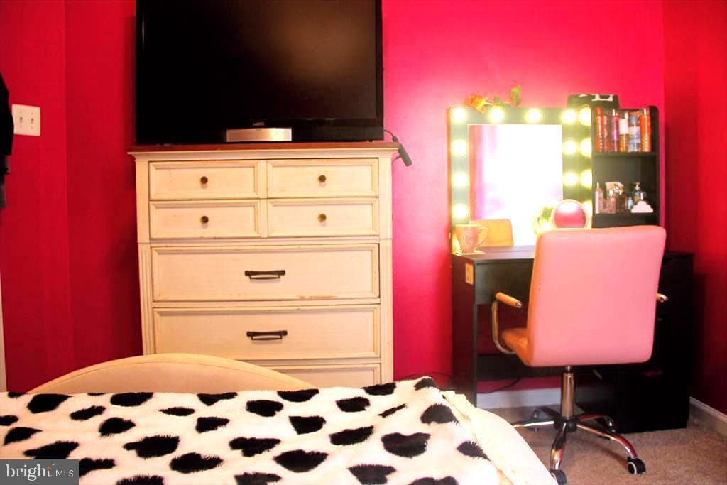 77 Ironoak Court photo 32