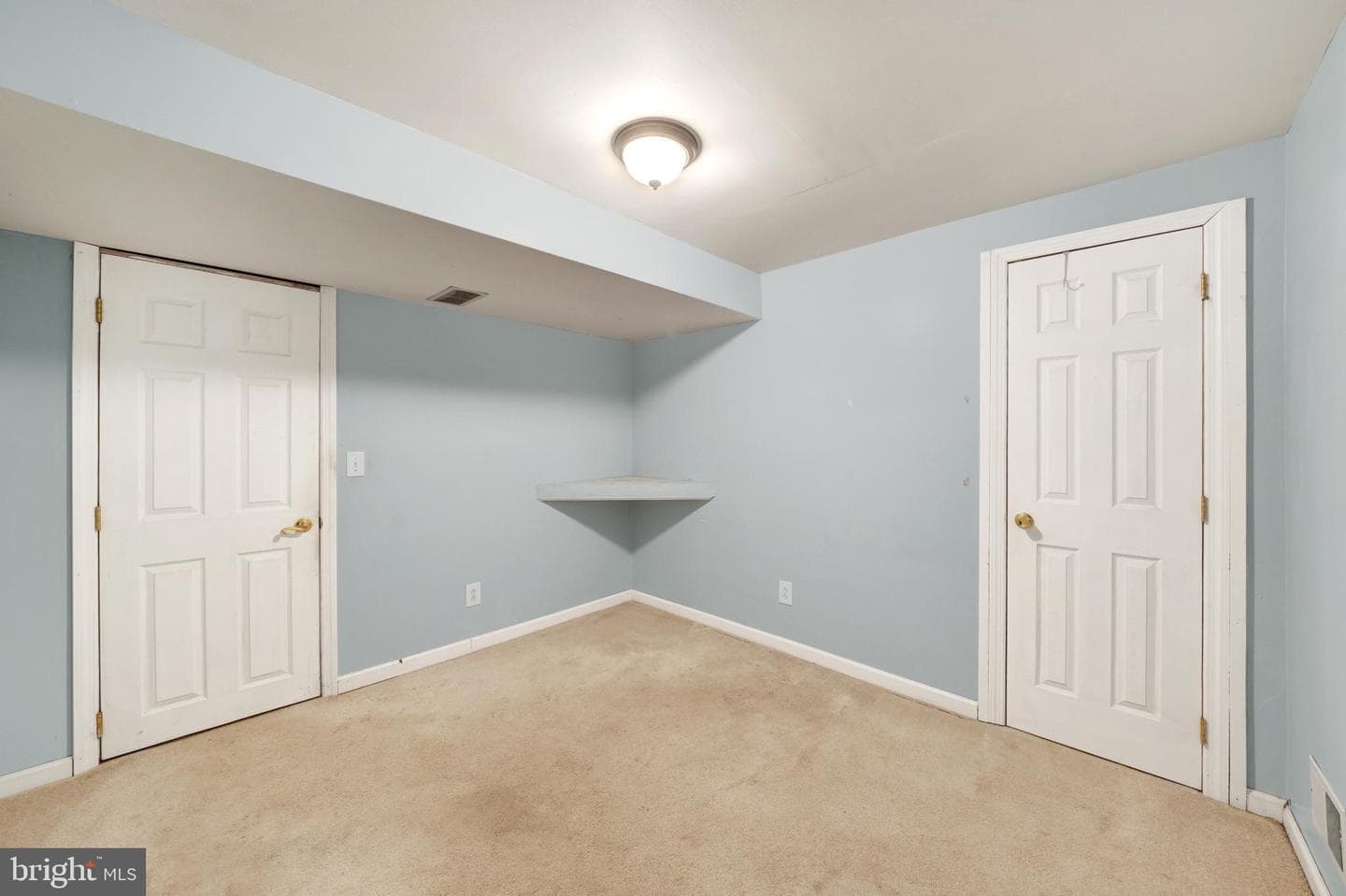 335 E Village Road photo 13
