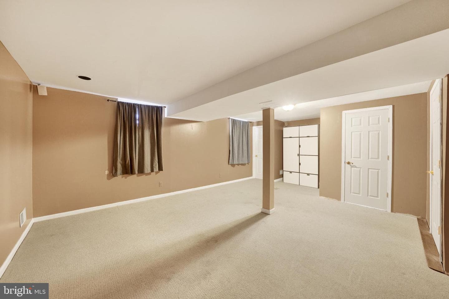 335 E Village Road photo 15