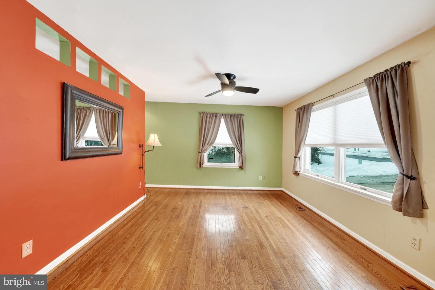 335 E Village Road photo 18