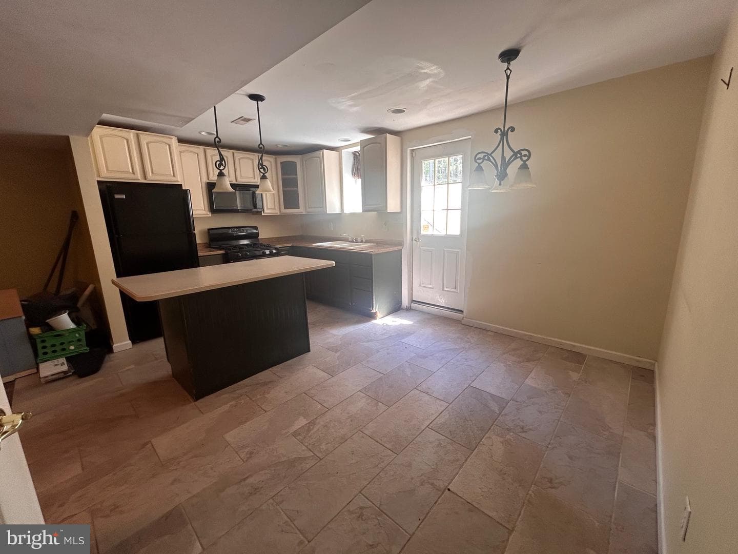 221 Bennie Drive photo 32