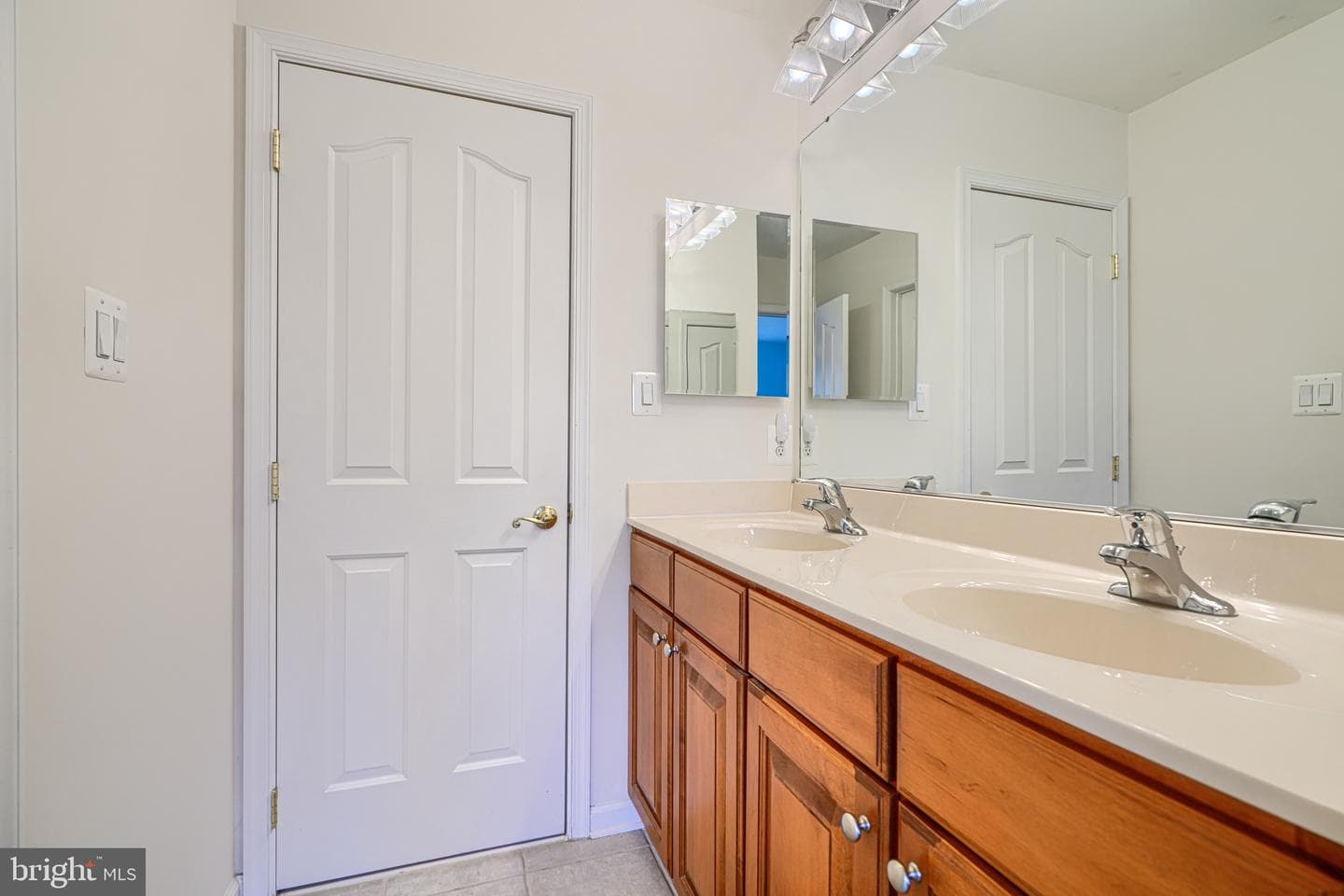 128 Harford View Drive photo 40