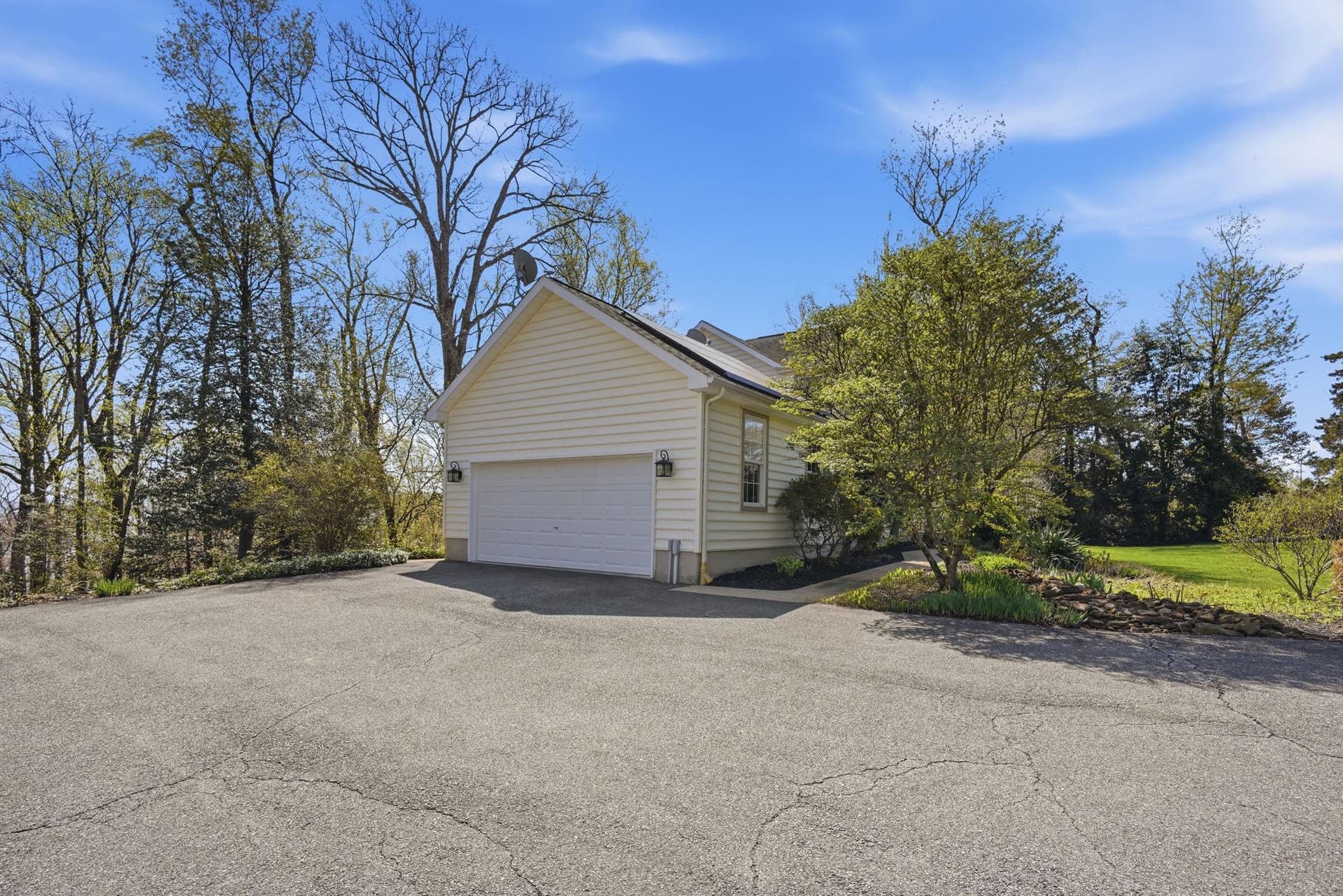 55 Howes Lane photo 15