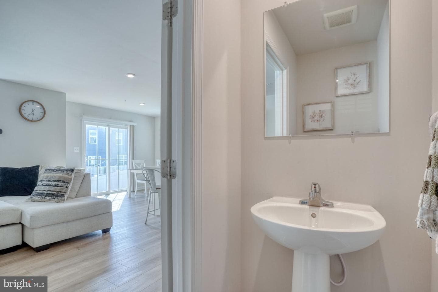 5 Olive Way photo 11