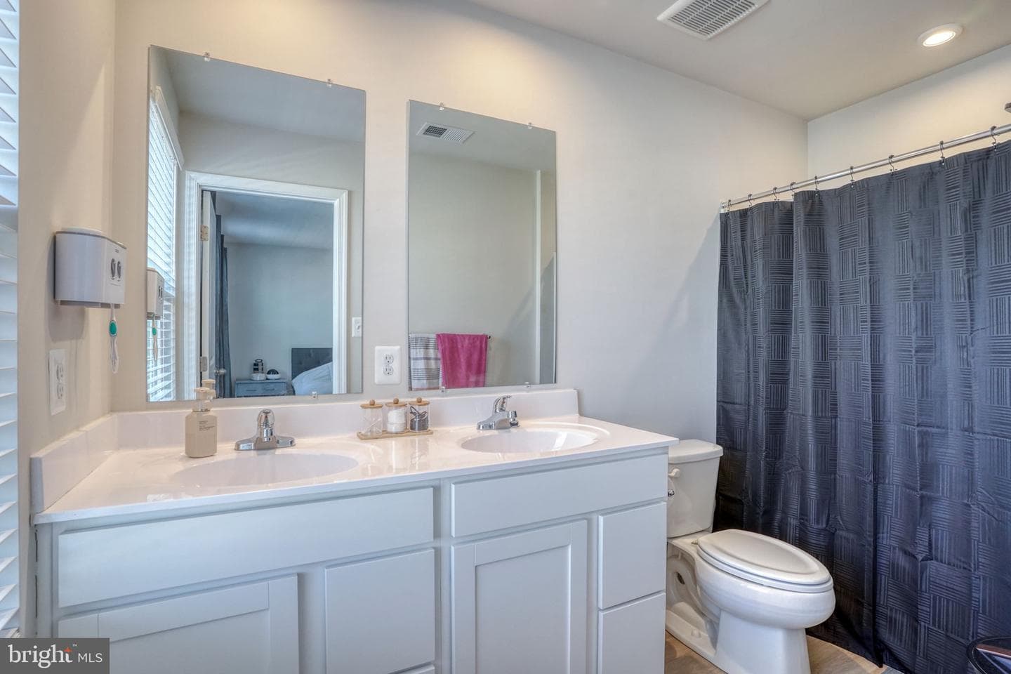 5 Olive Way photo 17